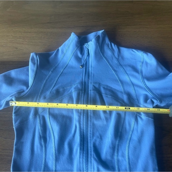 Lululemon blue define jacket in Water Drop, size 6 - Picture 8 of 10